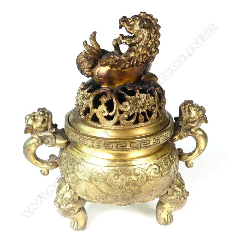 A Chinese gilt bronze incense burner Image 1++