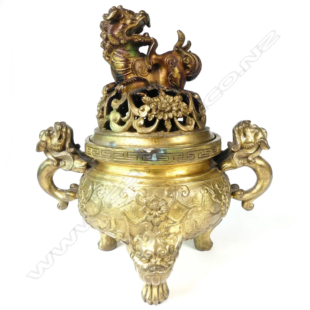 A Chinese gilt bronze incense burner Image 1++