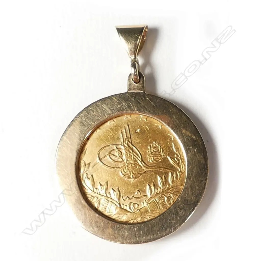 A Turkish gold 100 kurush coin in gold pendant mount Image 1++