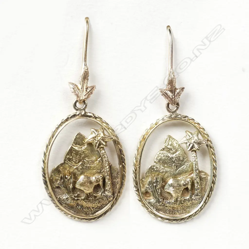A pair of colonial gold earrings Image 1++
