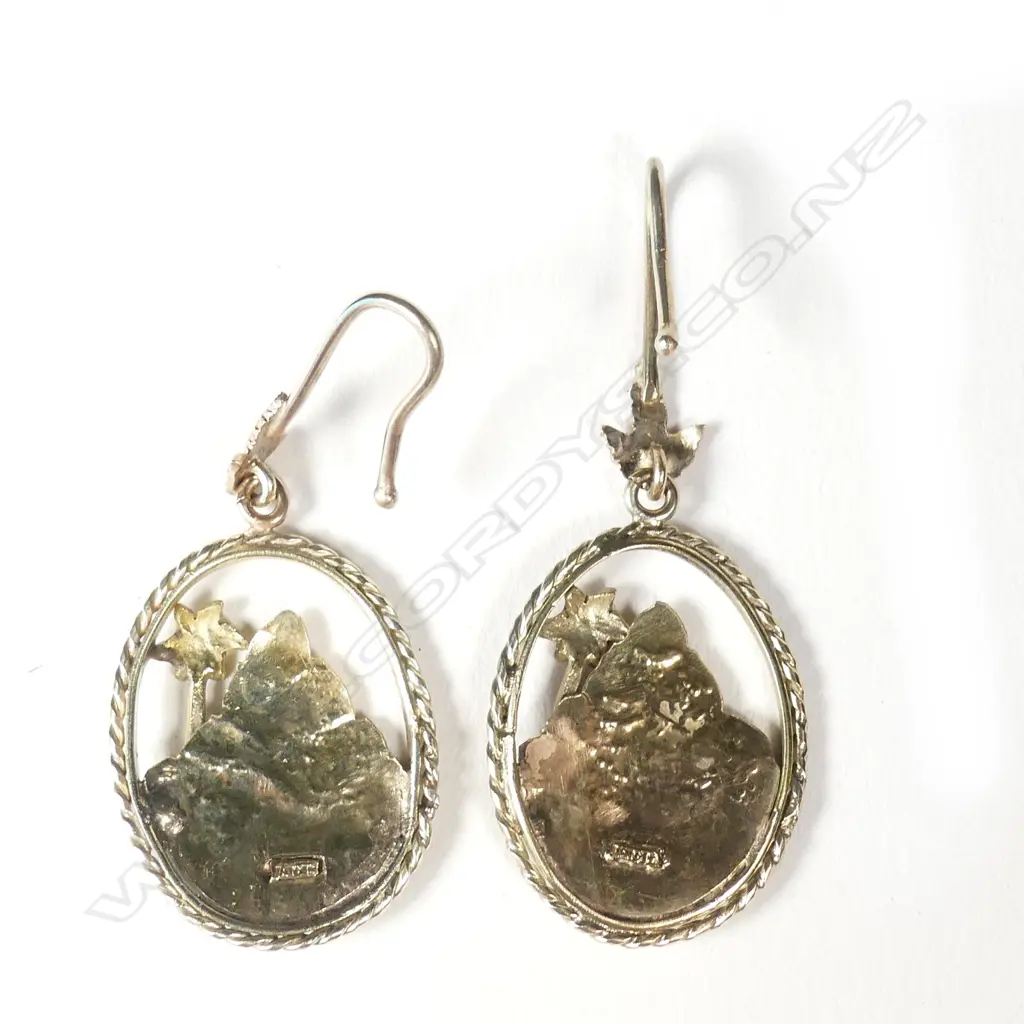 A pair of colonial gold earrings Image 1++