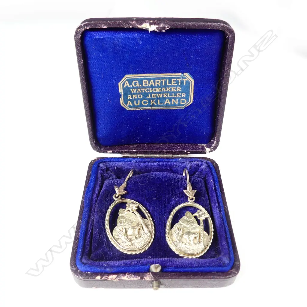A pair of colonial gold earrings Image 1++