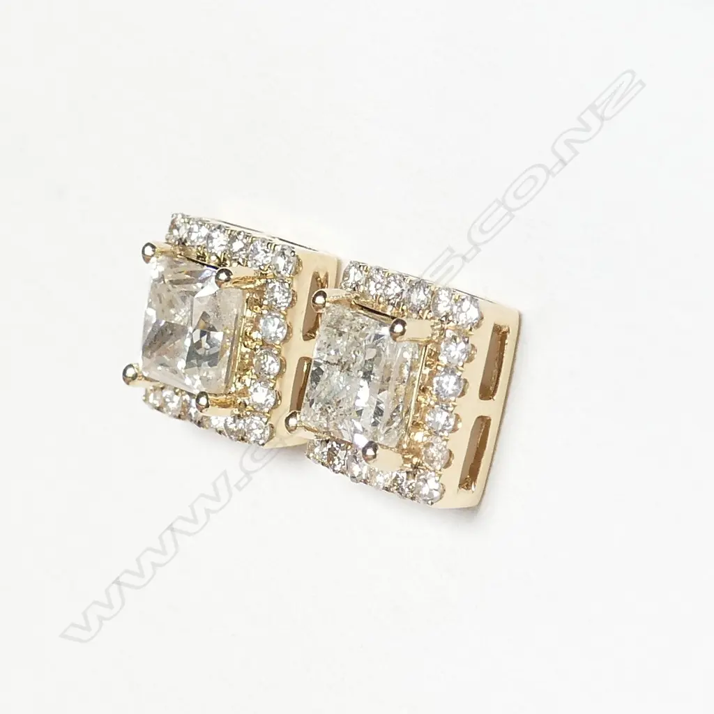 A pair of 14ct gold and diamond halo earrings Image 1++