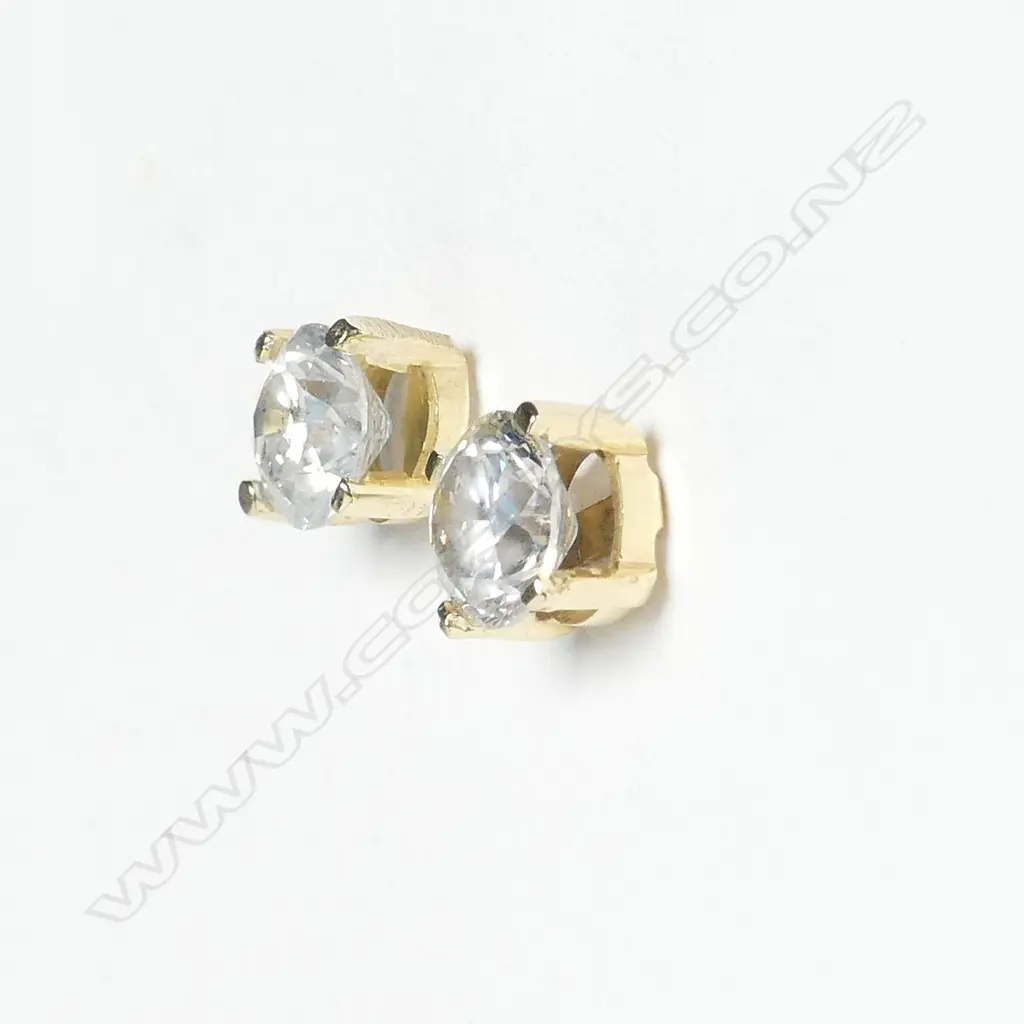 A pair of 18ct gold and diamond stud earrings Image 1++