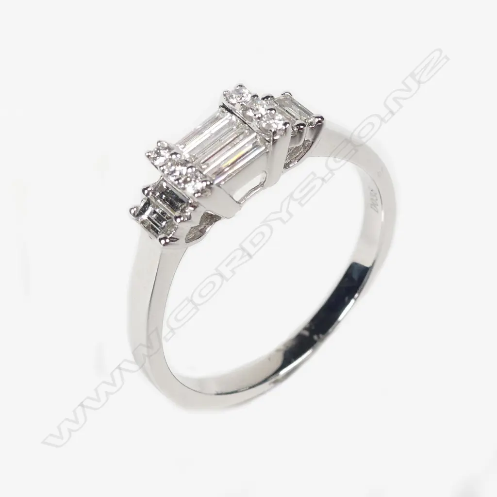 An 18ct white gold and diamond ring Image 1++
