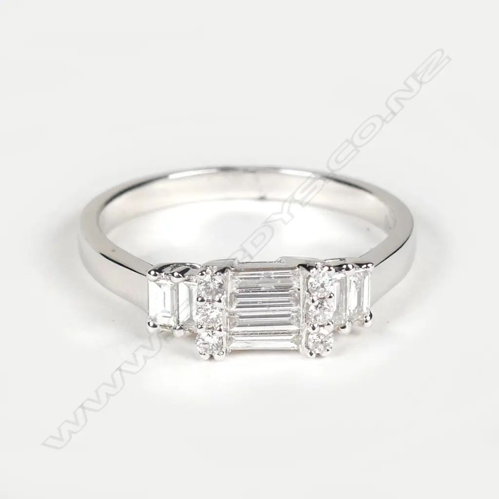 An 18ct white gold and diamond ring Image 1++