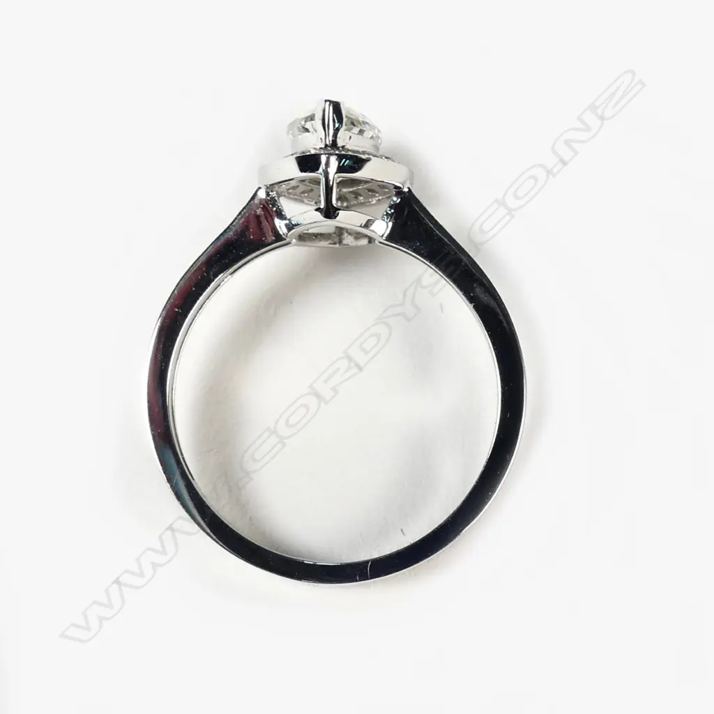 A 14ct white gold and diamond ring Image 1++