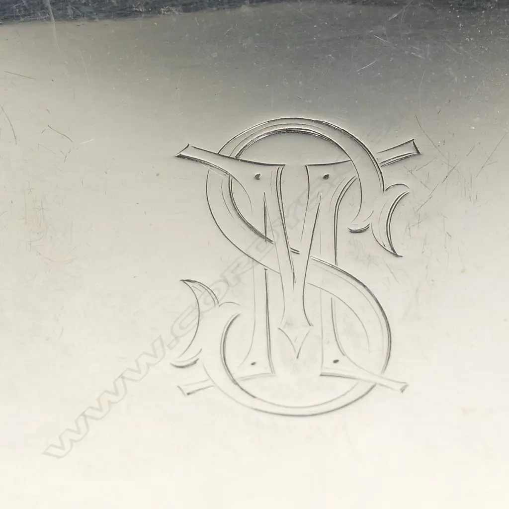 A silver stud box Image 1++