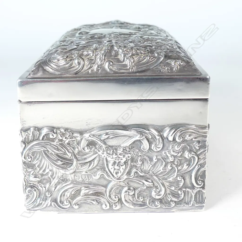 A Victorian silver fancy embossed playing card box Image 1++