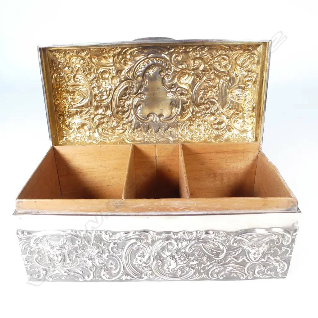 A Victorian silver fancy embossed playing card box Image 1++