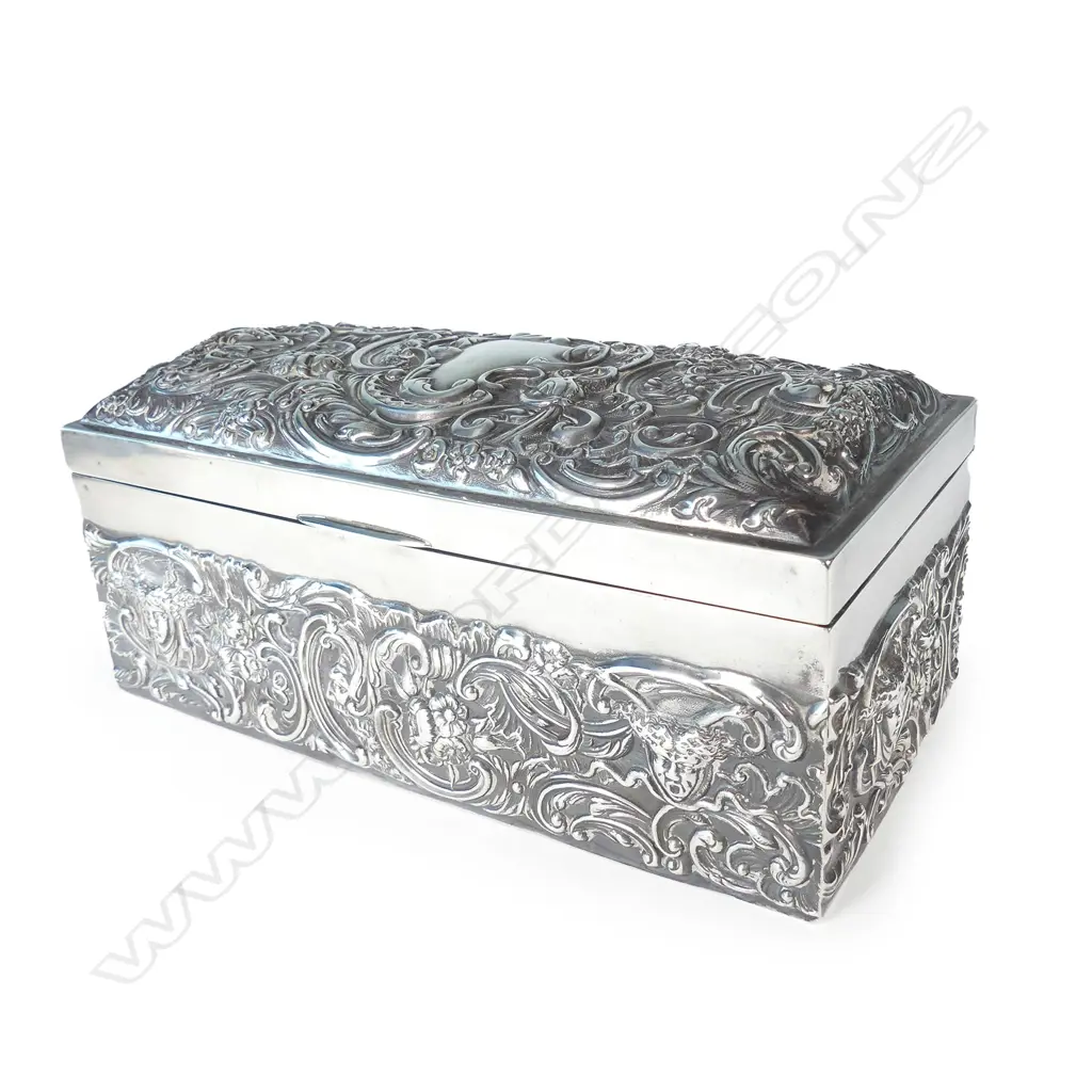 A Victorian silver fancy embossed playing card box Image 1++