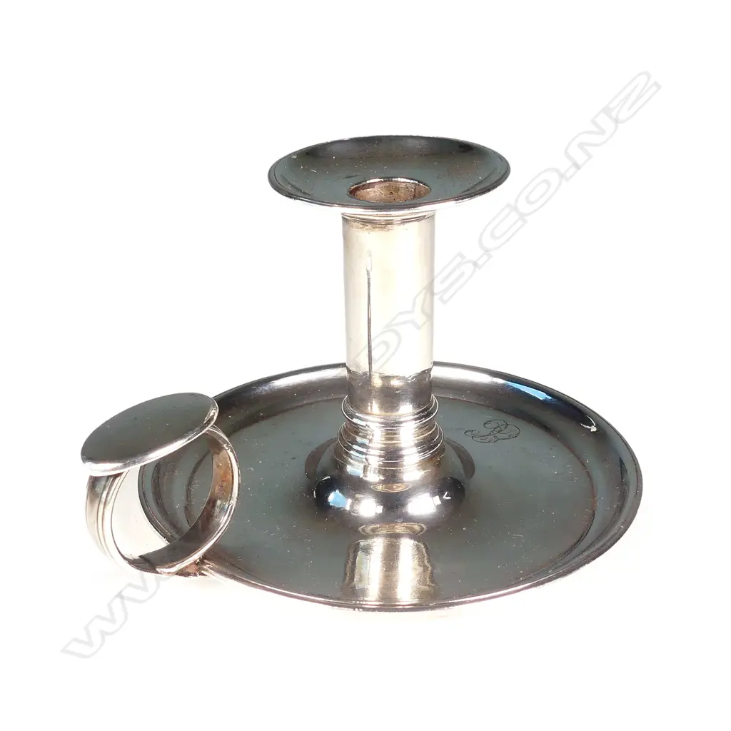 A rare George III silver small chamber stick Image 1++