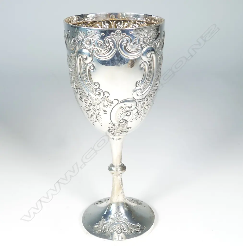 A Victorian silver trophy cup Image 1++