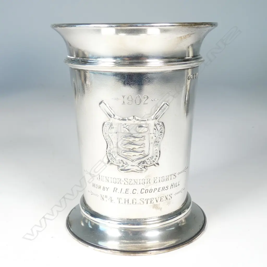 An Edwardian silver trophy beaker vase Image 1++