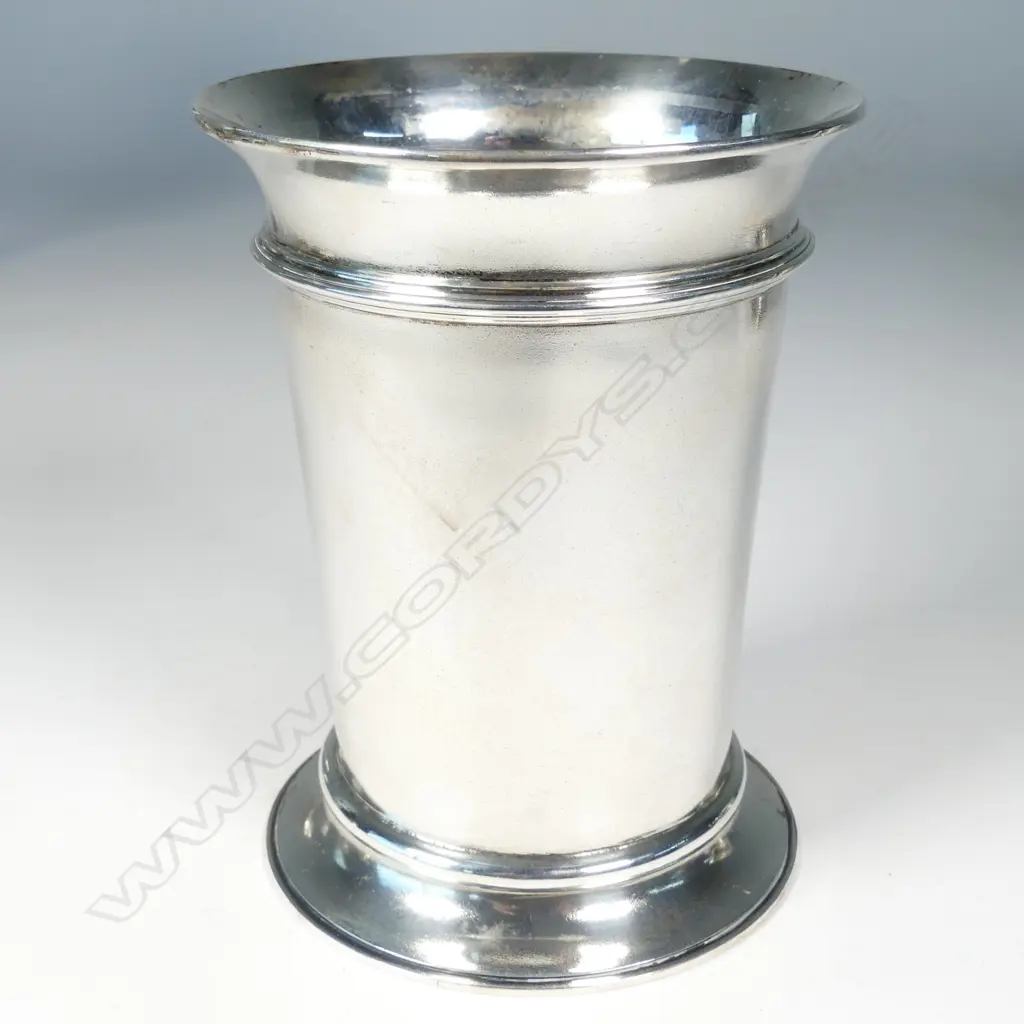 An Edwardian silver trophy beaker vase Image 1++