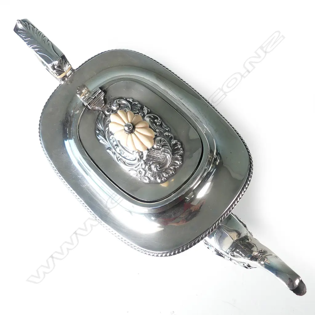 An Edwardian silver tea set Image 1++