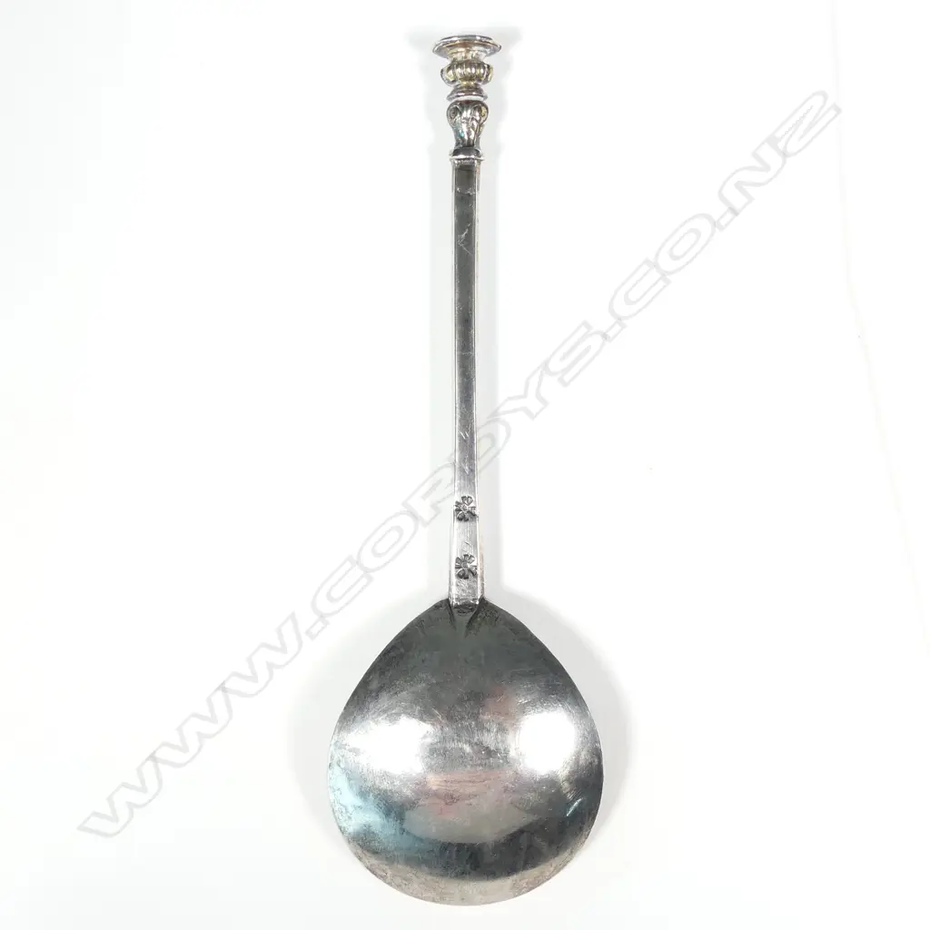 A rare English 17thC provincial silver seal top spoon Image 1++