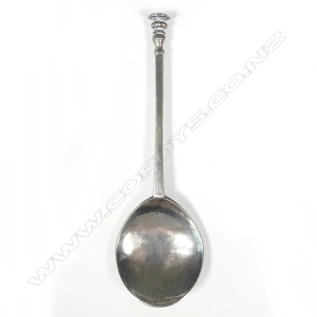 A rare English 17thC provincial silver seal top spoon Image 1++