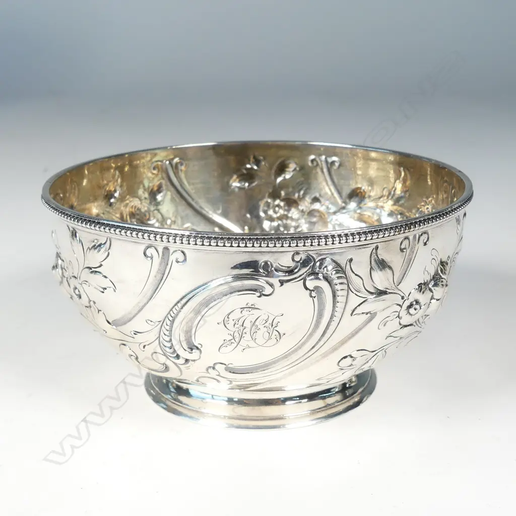 A Victorian silver sugar basin Image 1++