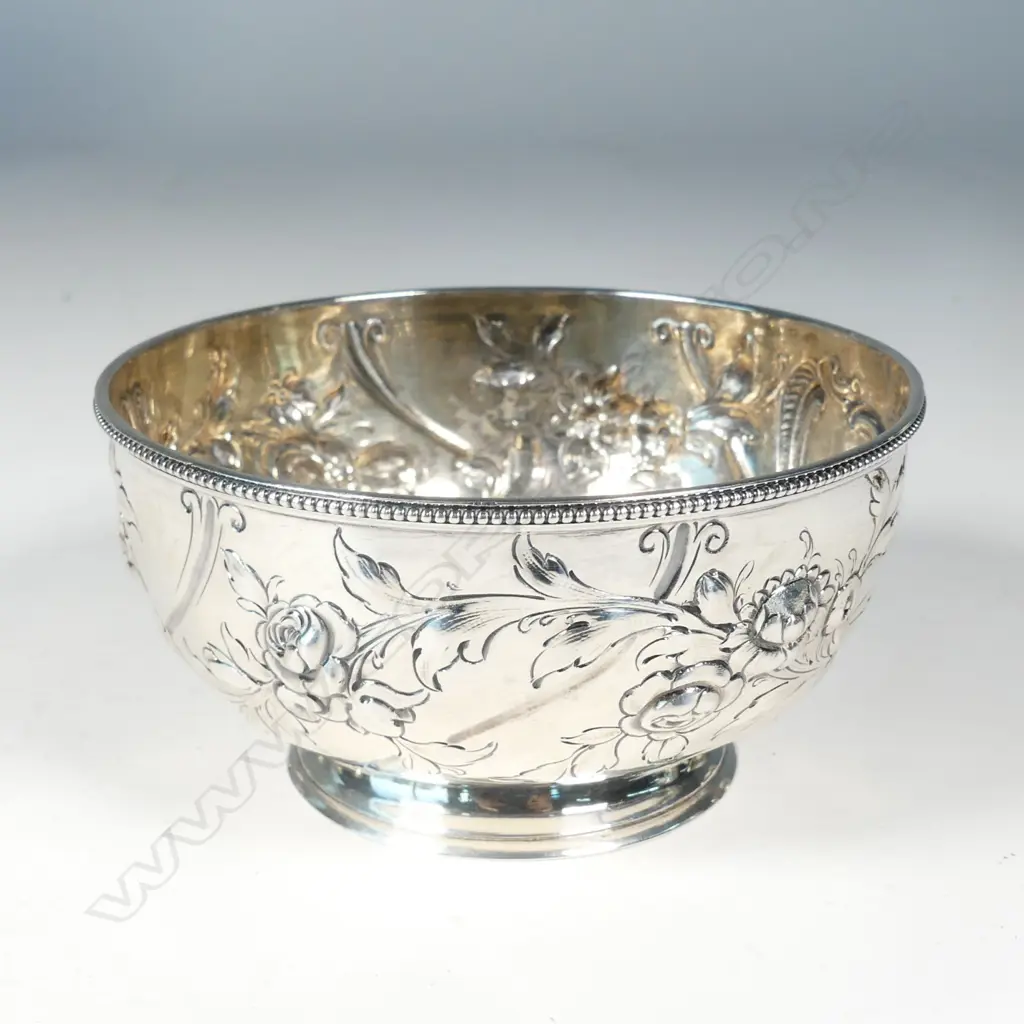 A Victorian silver sugar basin Image 1++