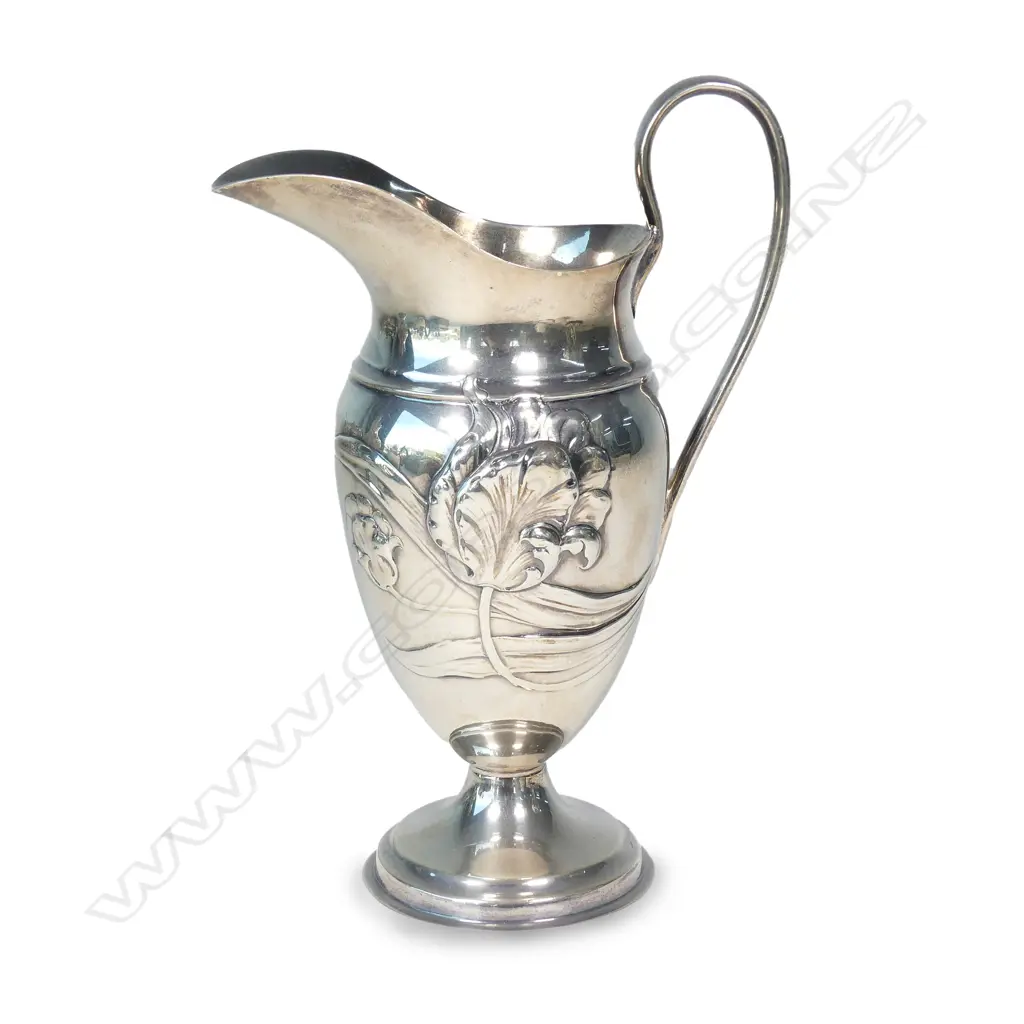 An Art Nouveau silver jug Image 1++