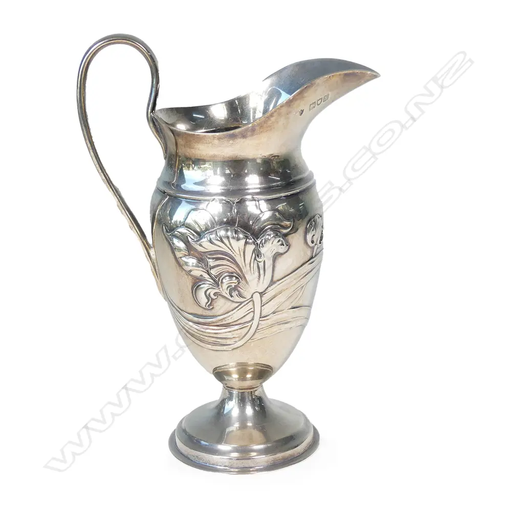 An Art Nouveau silver jug Image 1++