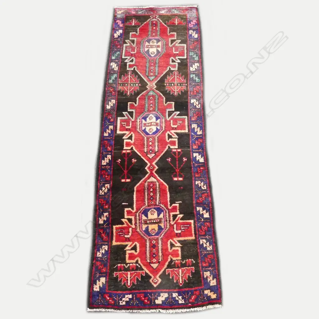 A Persian Heriz hand knotted runner Image 1++