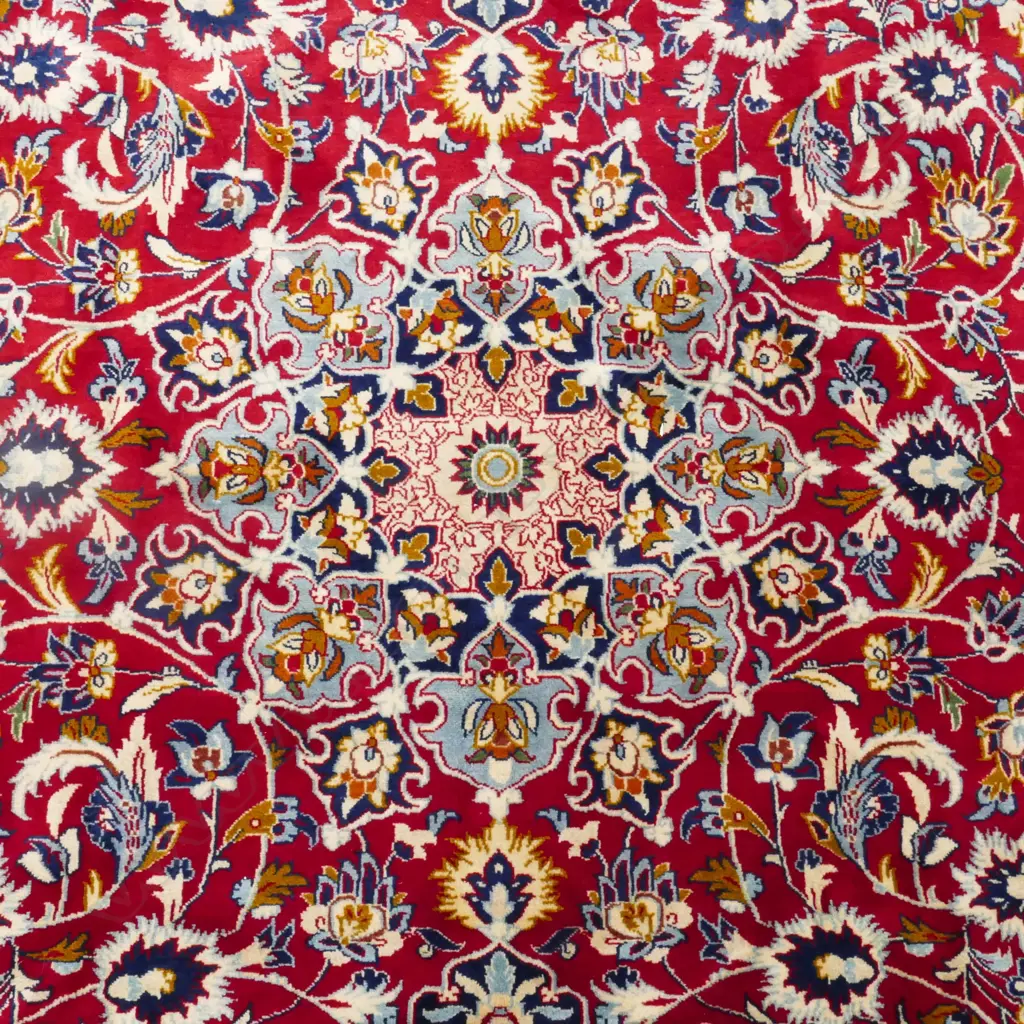 A large Iranian Isphahan hand knotted carpet Image 1++