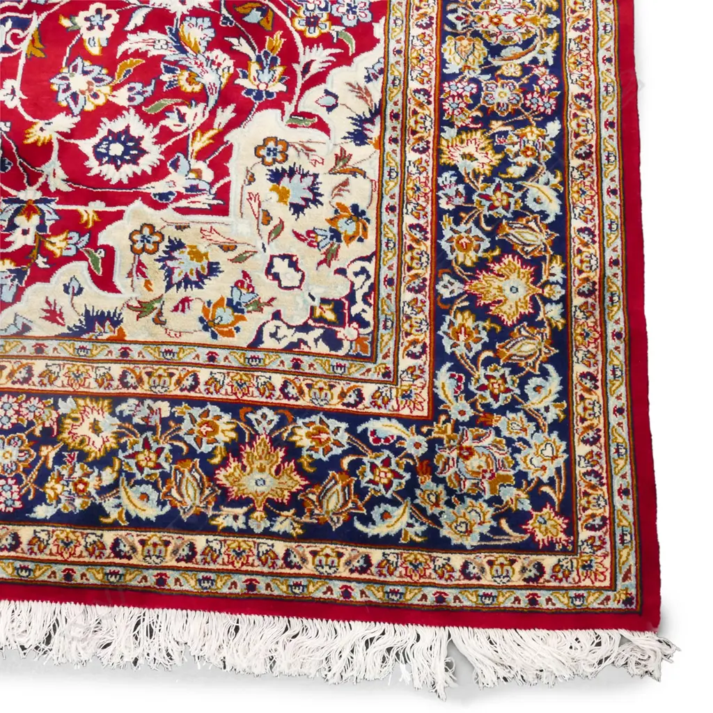 A large Iranian Isphahan hand knotted carpet Image 1++