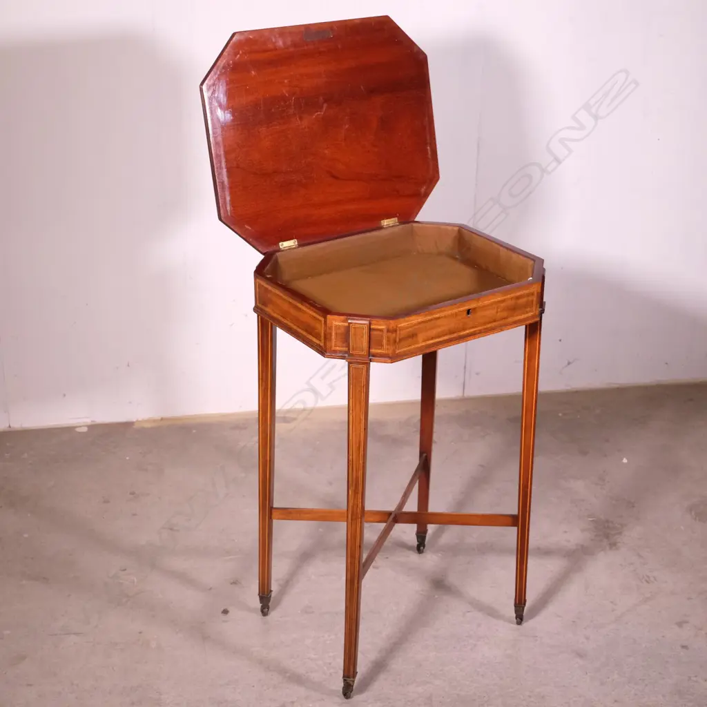 A 19thC mahogany sewing table Image 1++