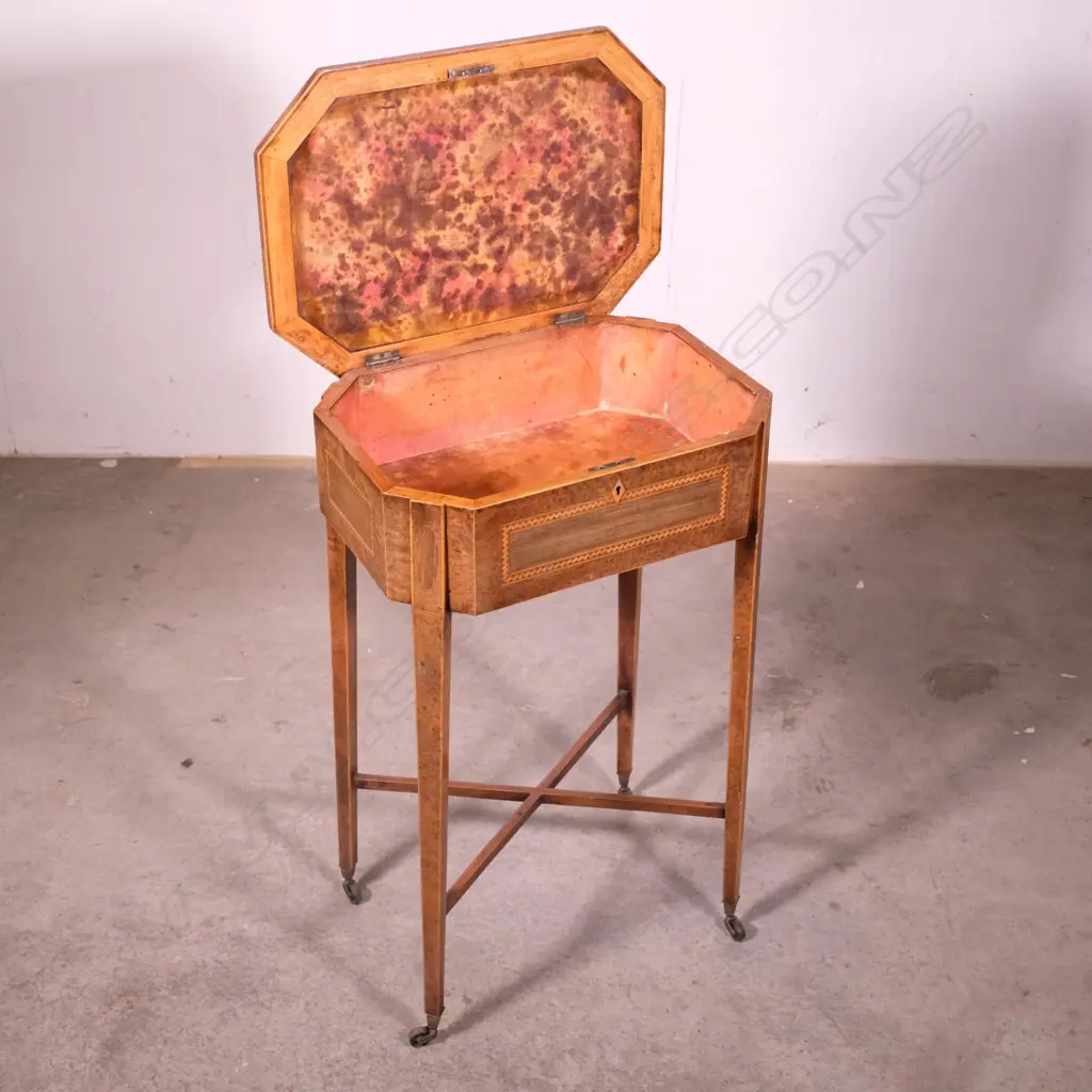 A burr maple worktable Image 1++