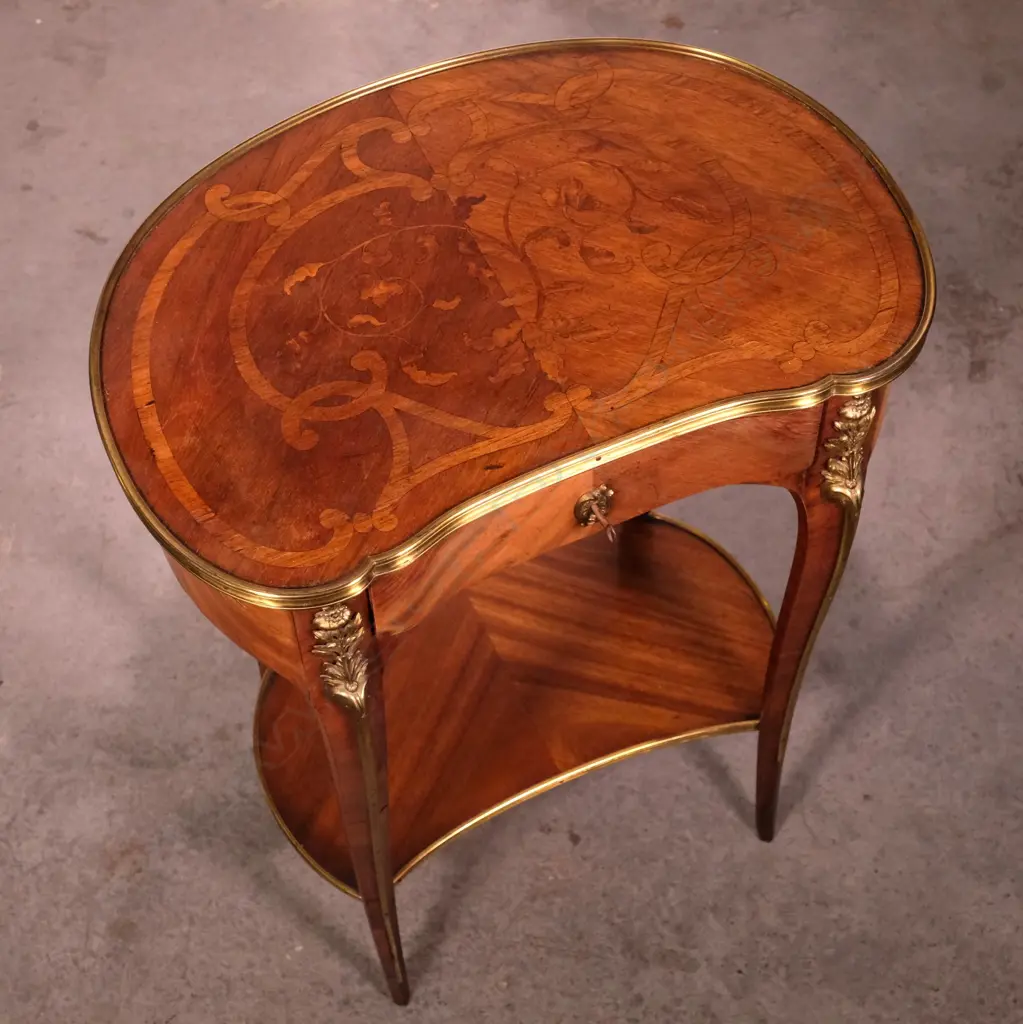 A French kingwood kidney shaped occasional table Image 1++
