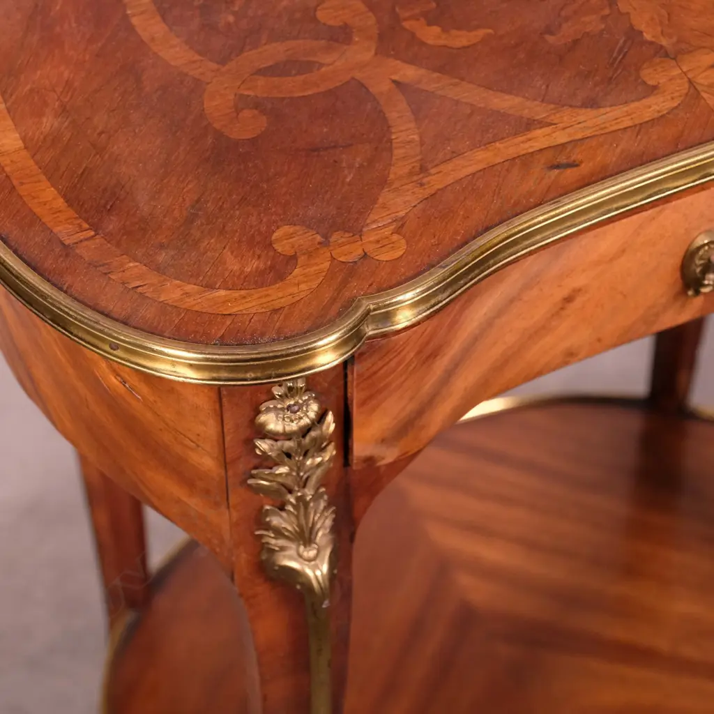 A French kingwood kidney shaped occasional table Image 1++