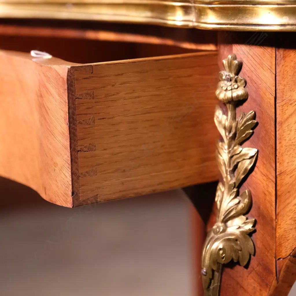 A French kingwood kidney shaped occasional table Image 1++