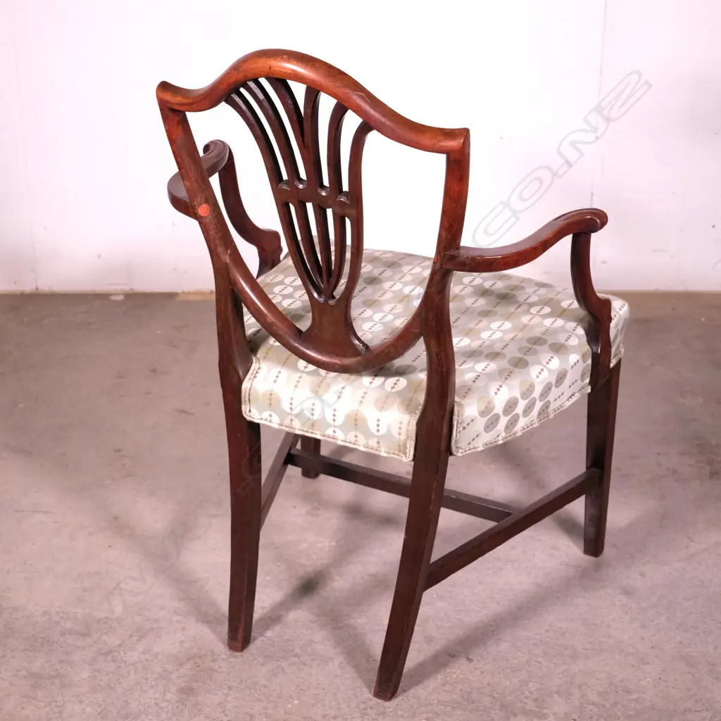 A Georgian period Hepplewhite mahogany carver chair Image 1++