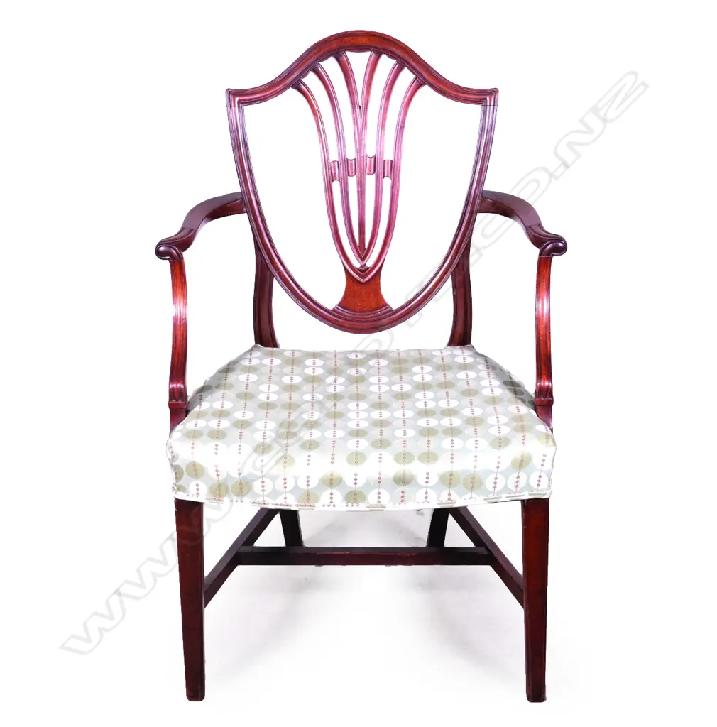 A Georgian period Hepplewhite mahogany carver chair Image 1++