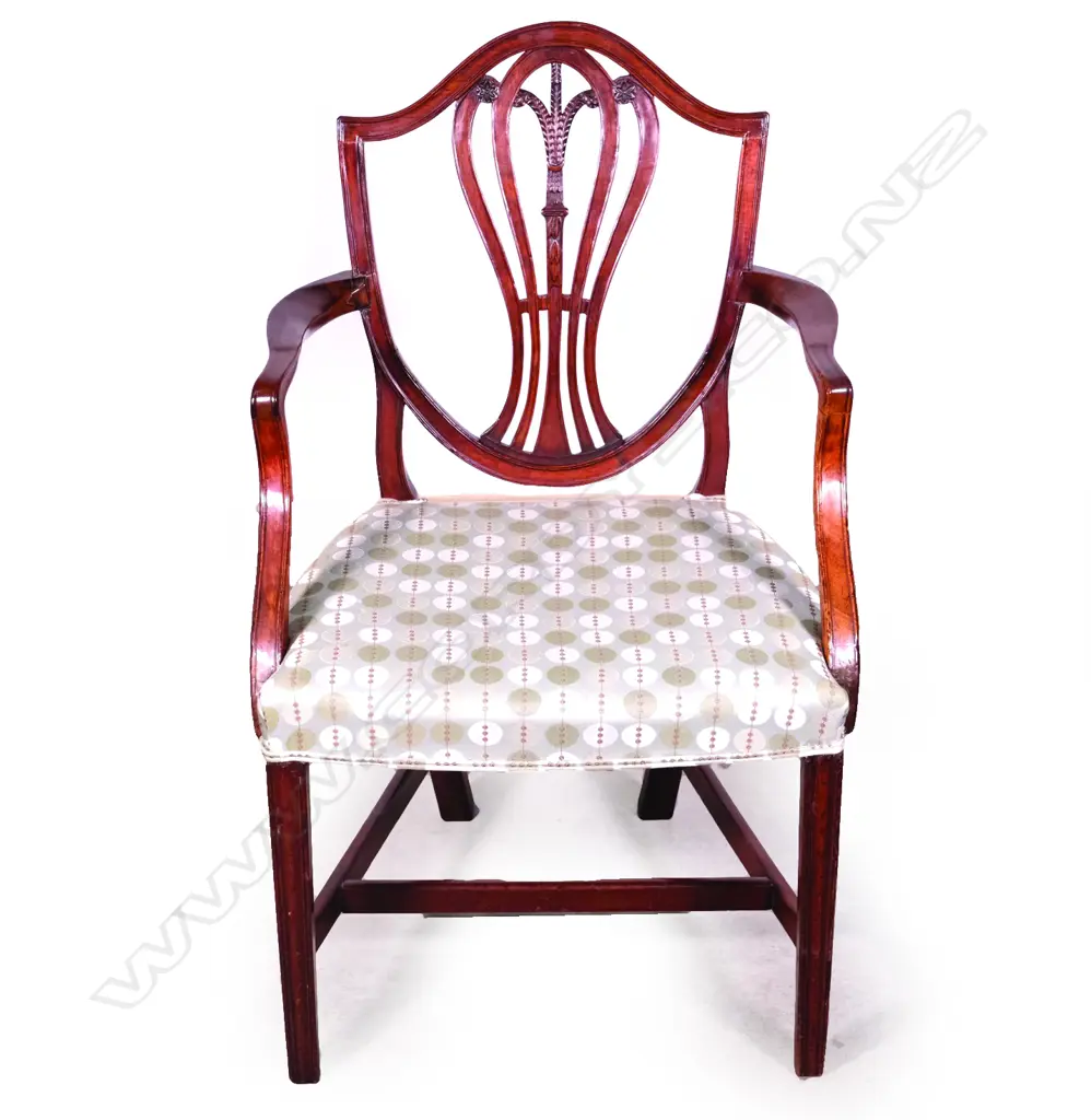 A Georgian period Hepplewhite mahogany carver Image 1++