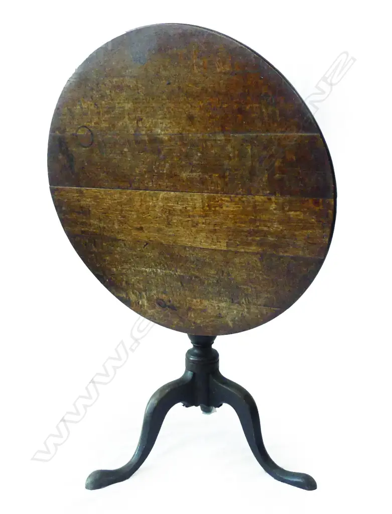A George III oak country tilt top wine table Image 1++