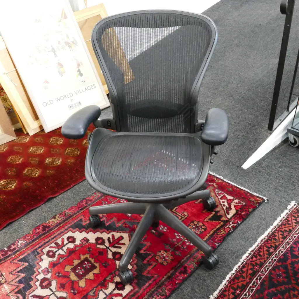 A Herman Miller 'Mirra 2' desk chair Image 1++