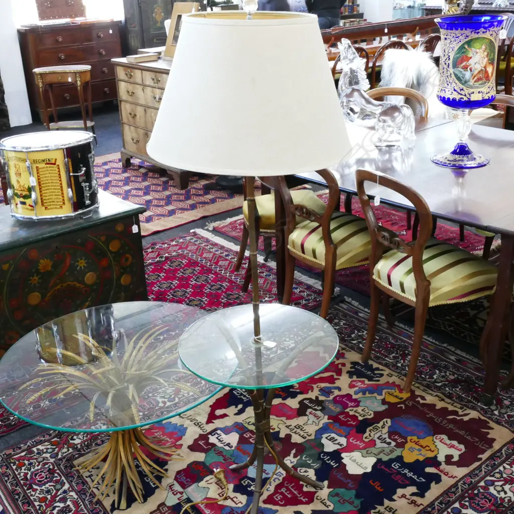 A mid-century Hollywood Regency gilt metal table based standard lamp Image 1++