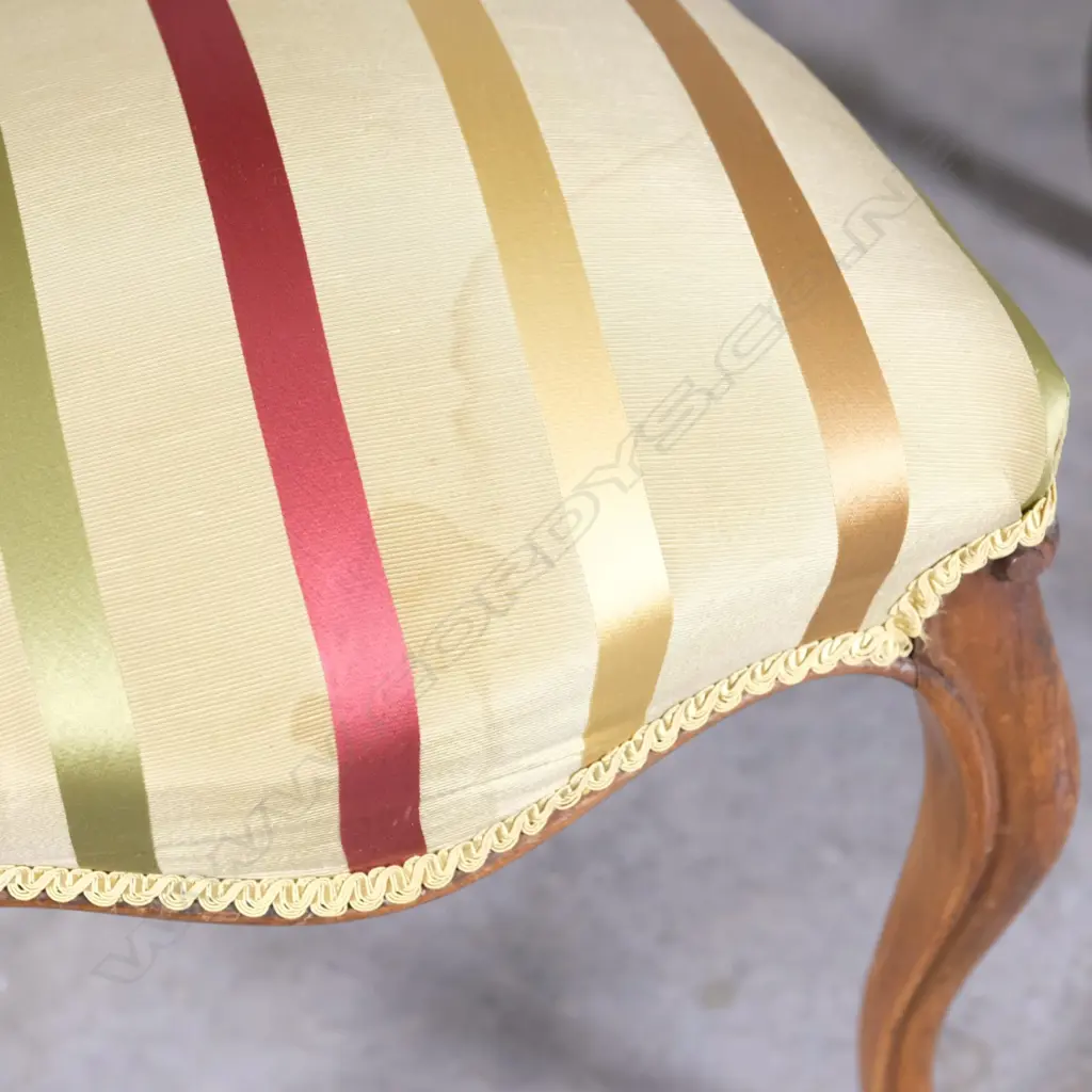 A set of six Victorian mahogany balloon back dining chairs Image 1++