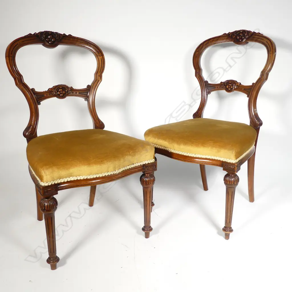 A pair of Victorian walnut balloon back side chairs Image 1++