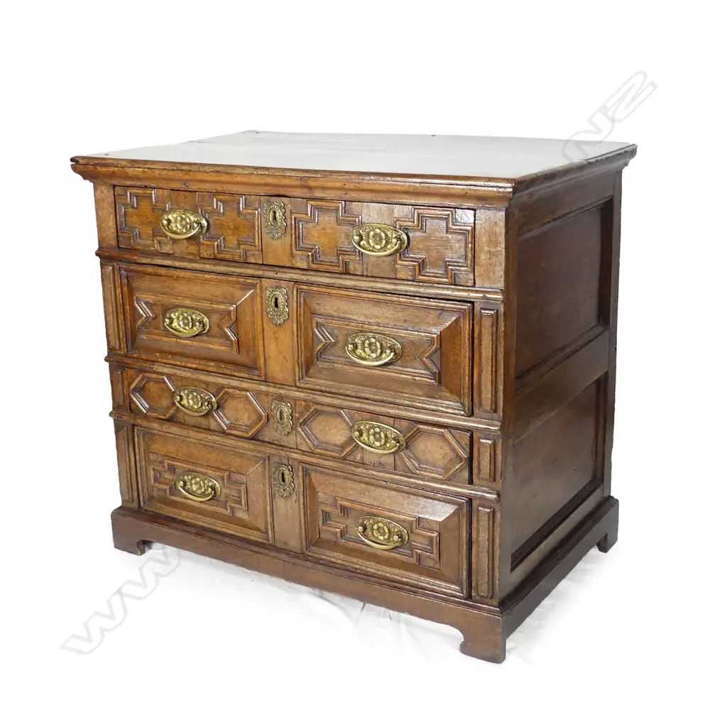 An 18thC oak four drawer chest Image 1++