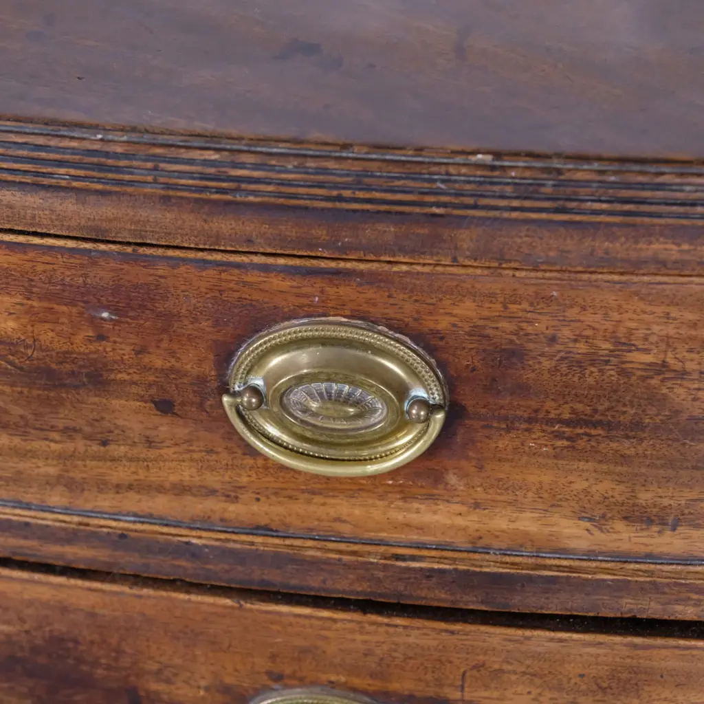 A Georgian mahogany bow front four drawer chest Image 1++