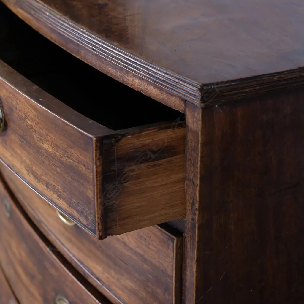 A Georgian mahogany bow front four drawer chest Image 1++