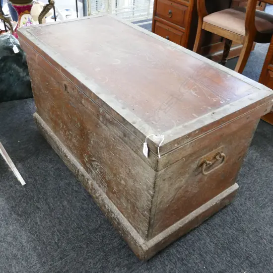 A quality late 19thC flame cedar cabinetmakers tool trunk