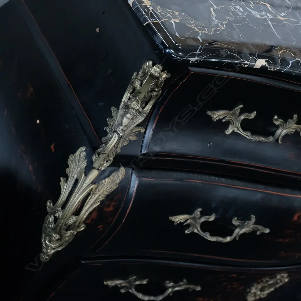 A French style bombe commode Image 1++