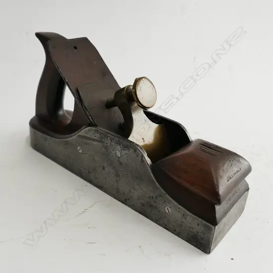 A 10" straight sided smoothing place