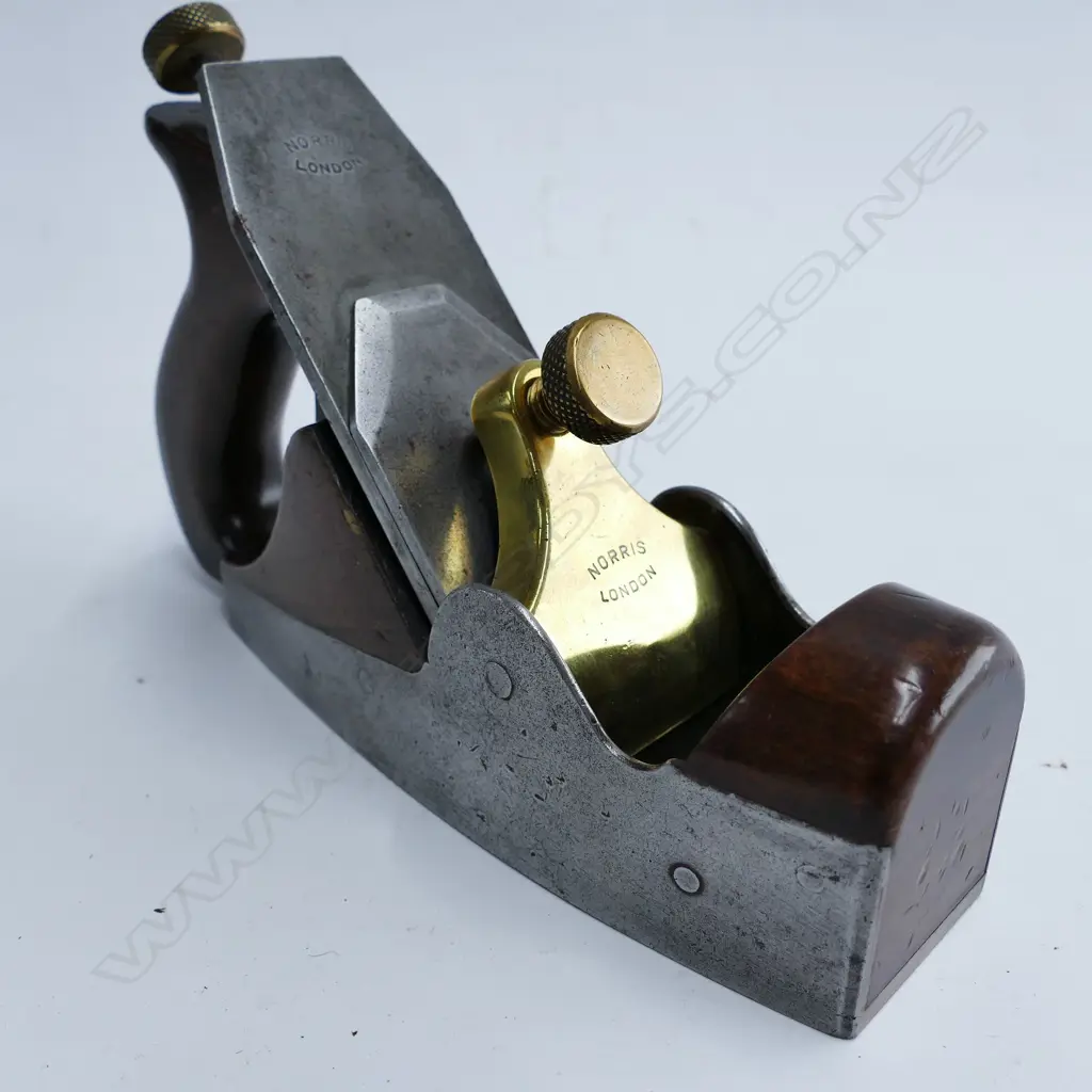 A 7½" Norris coffin shaped smoothing plane Image 1++