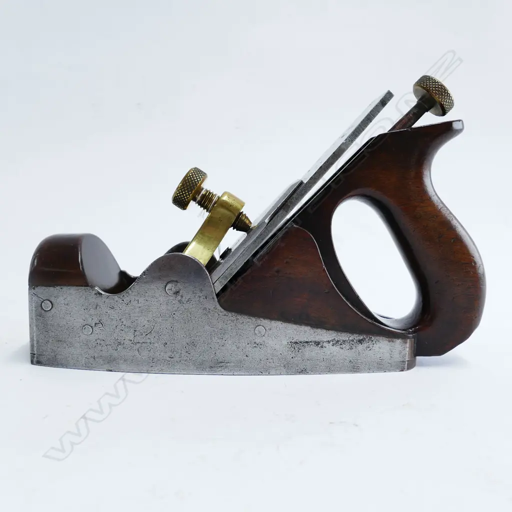 A 7½" Norris coffin shaped smoothing plane Image 1++